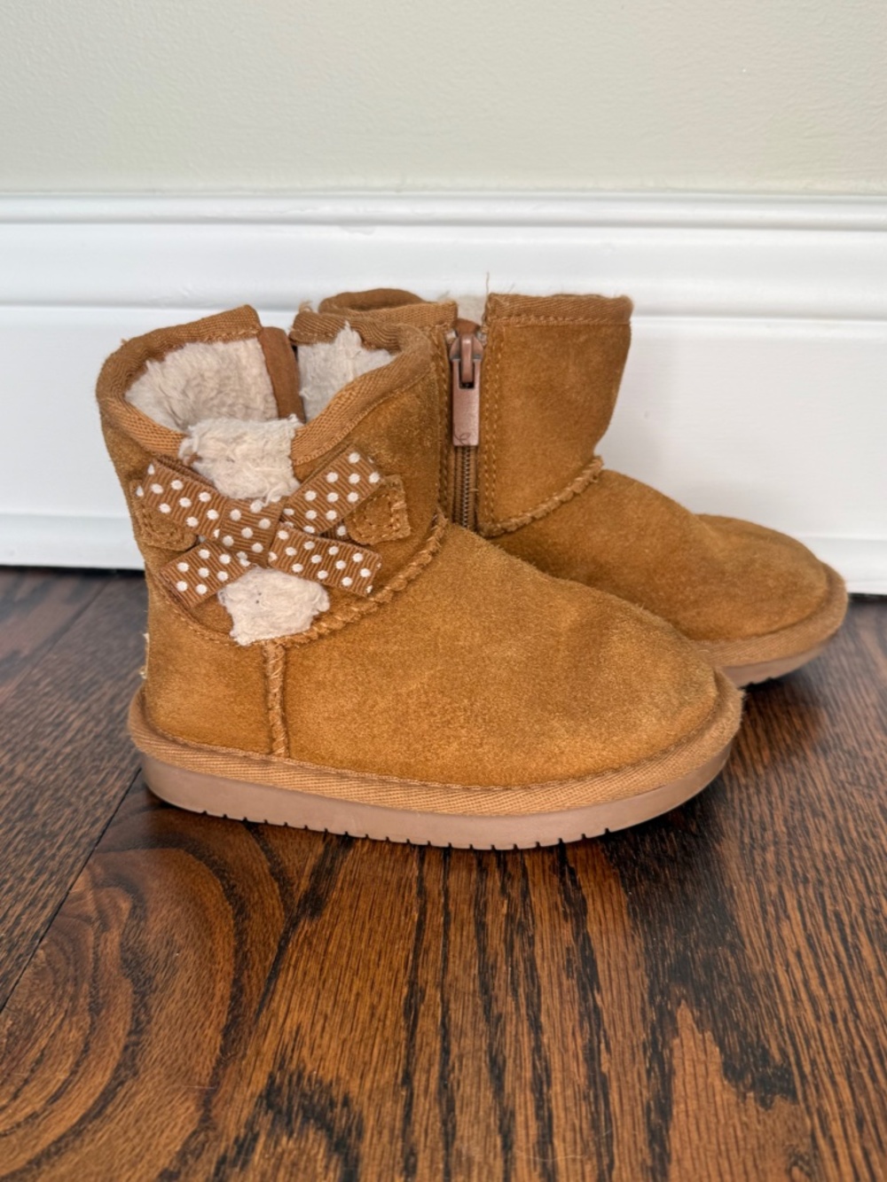 KOOLABURRA by UGG Girls Toddler Victoria mini Fur Boot - Size 7